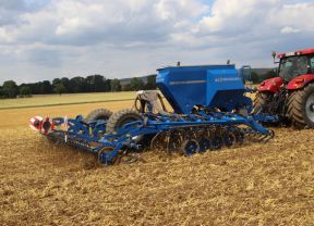 Drillmaschine sät Zwischenfrüchte