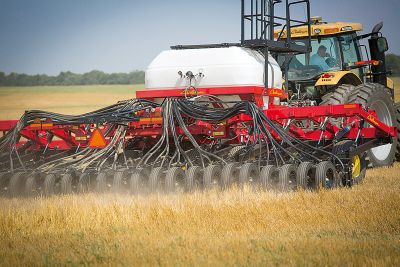 Challenger 9830NT Einscheibenschar-Sämaschine pneumatische Direktsaatmaschine Einscheibenschar-Sämaschine Saatgut und Dünger Agritechnica 2015