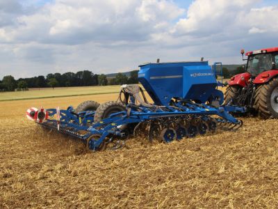 Drillmaschine sät Zwischenfrüchte