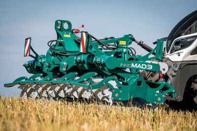 Messerwalze in der Stoppel