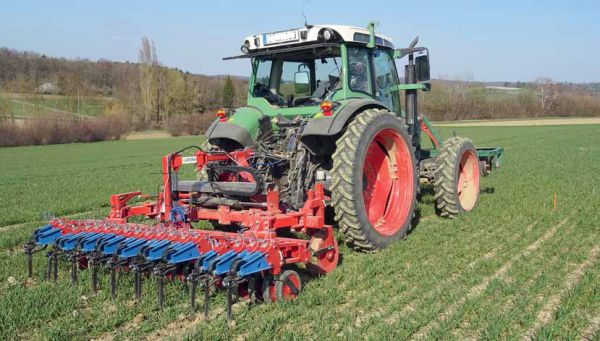 Hackgerät mit Kamera frü mechanische Beikrautkontrolle